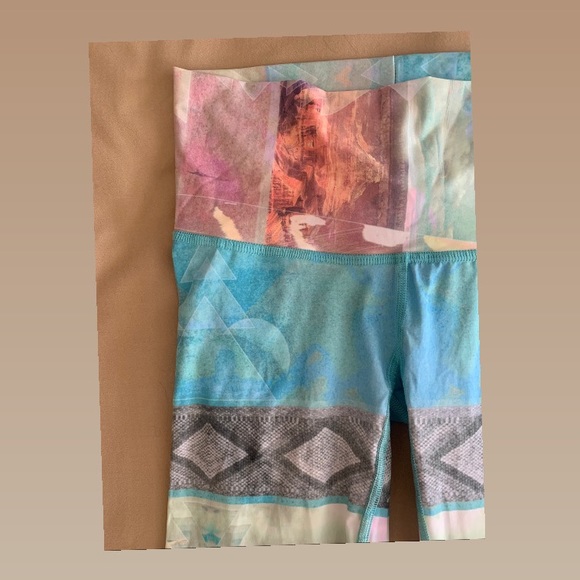Teeki womens yoga pants pastel southwestern pattern NWT size S - Picture 3 of 6